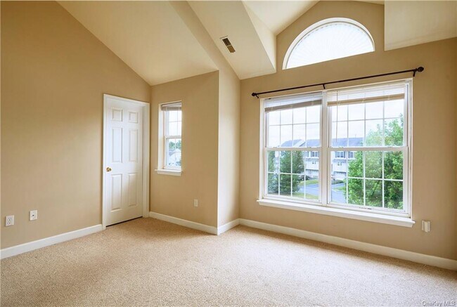 Building Photo - 2402 Rockledge Ct
