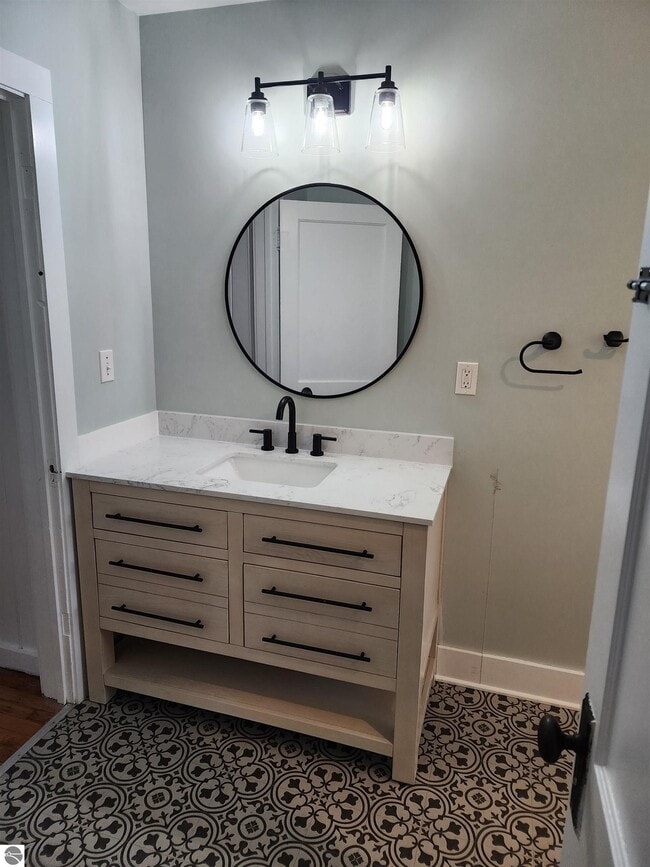 Building Photo - 620 W Ninth St