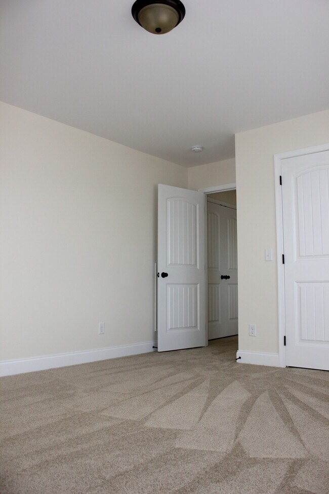 Building Photo - Duplex in Turner Ashby School District
