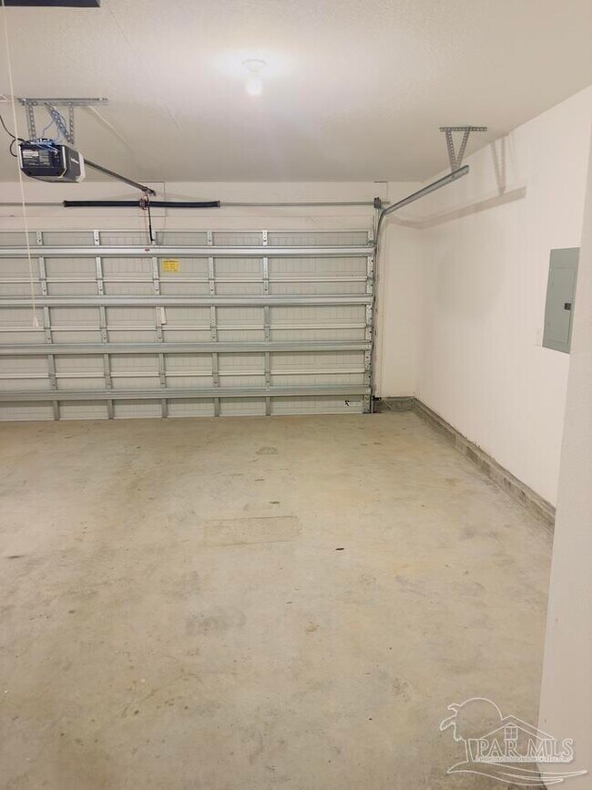 Building Photo - 6408 Sarasota St