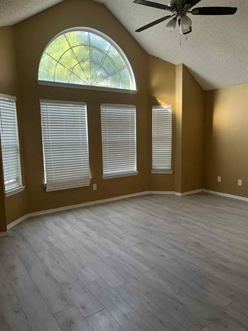 Building Photo - 8801 Creekside Dr