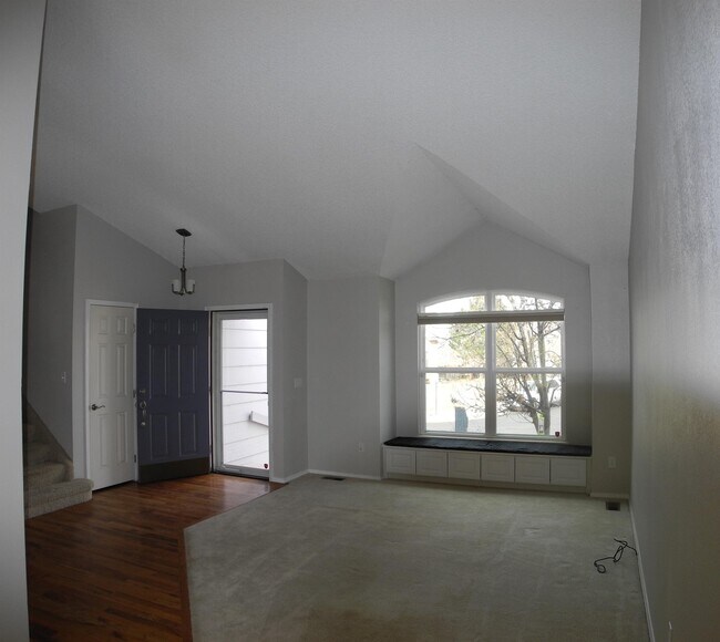 Building Photo - 4420 Stonehaven Dr