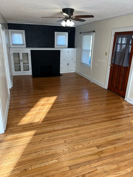 Building Photo - 8512 Woodland Ave