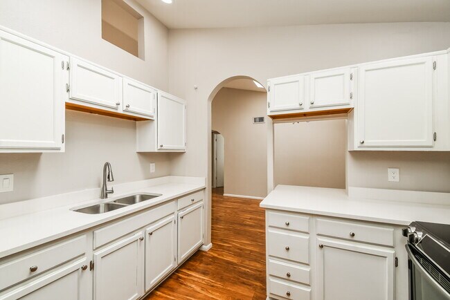 Building Photo - 4165 E Wayland Rd