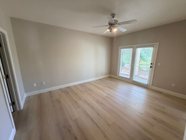 Building Photo - 7605 Rolling View Dr