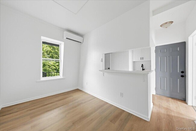 Building Photo - 17 Lamartine Ave