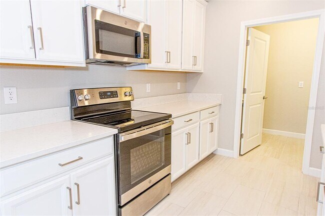 Building Photo - 16657 Shell Bay Dr