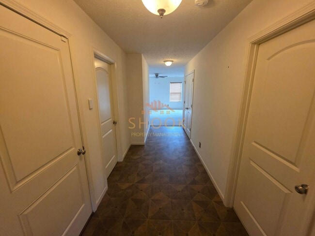 Building Photo - LINDBERGE VILLAGE COZY 3BR/2BA
