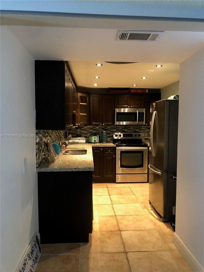 Building Photo - 801 S Ocean Dr
