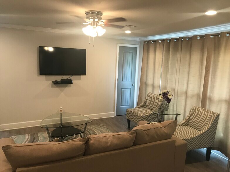 Living room - 810 Fox St NW