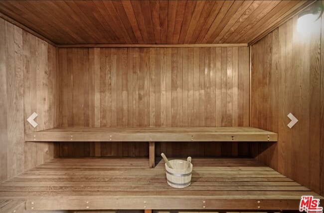 Building Photo - 1650 Palisades Dr