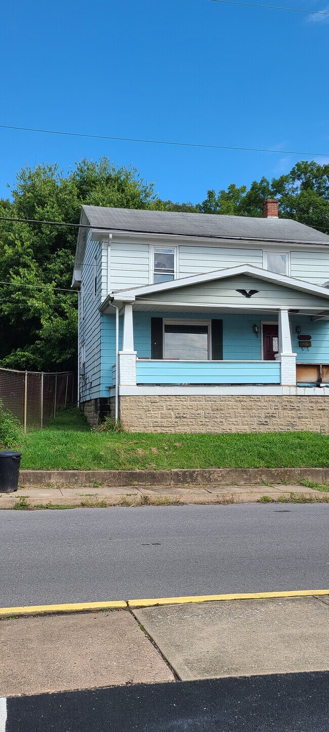 2116 Newberry St 2116 Newberry St Williamsport PA 17701 Apartment