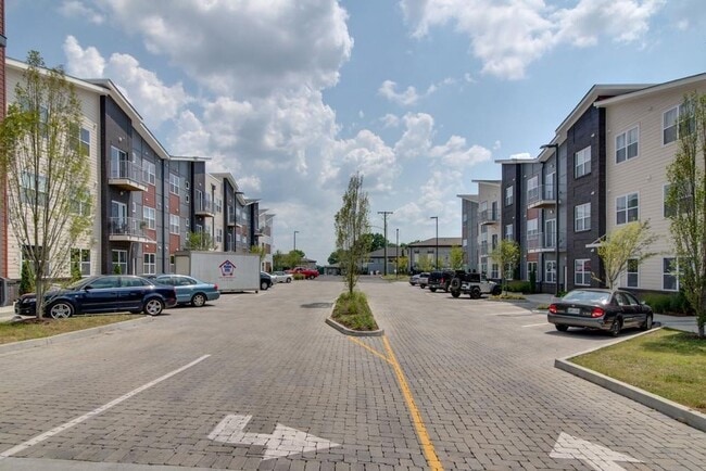 Building Photo - Chic East Nashville Two Bedroom Loft