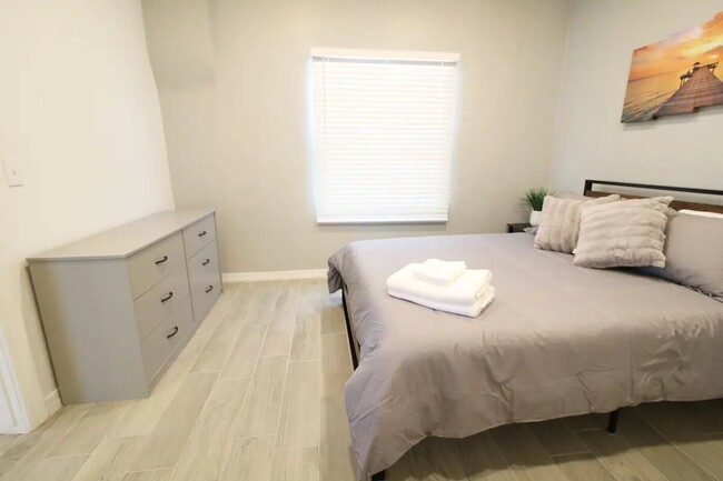 Bedroom - 1111 N Stevens St