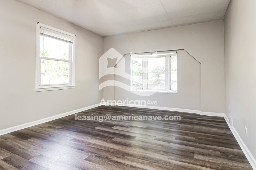 Building Photo - 205 Reseda Dr