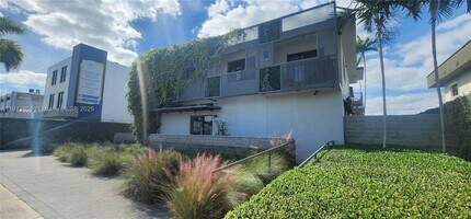 Building Photo - 1960 SW 27th Ave