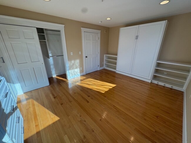 Building Photo - 10 Sherman Ct