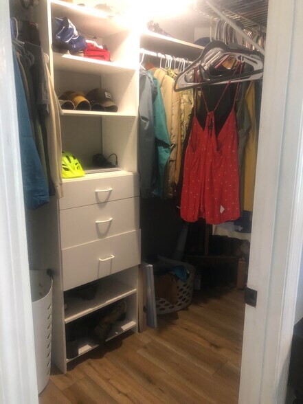 Building Photo - 404 Isbill Rd