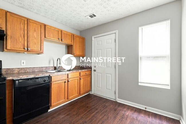 Building Photo - 3 Bedroom Pet-Friendly Home in Ellenwood, GA with Main Street Renewal