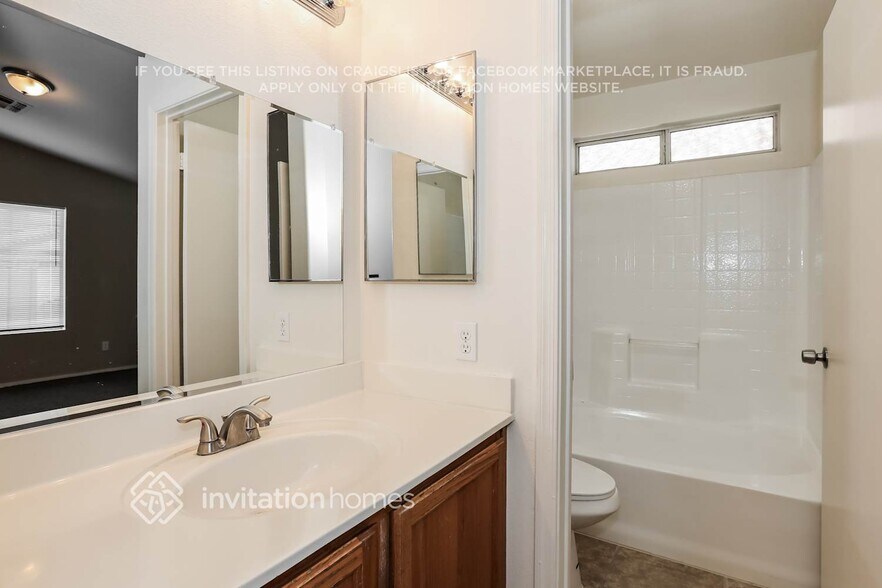 Building Photo - 10460 W Reade Ave