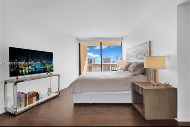 Building Photo - 1000 W Island Blvd