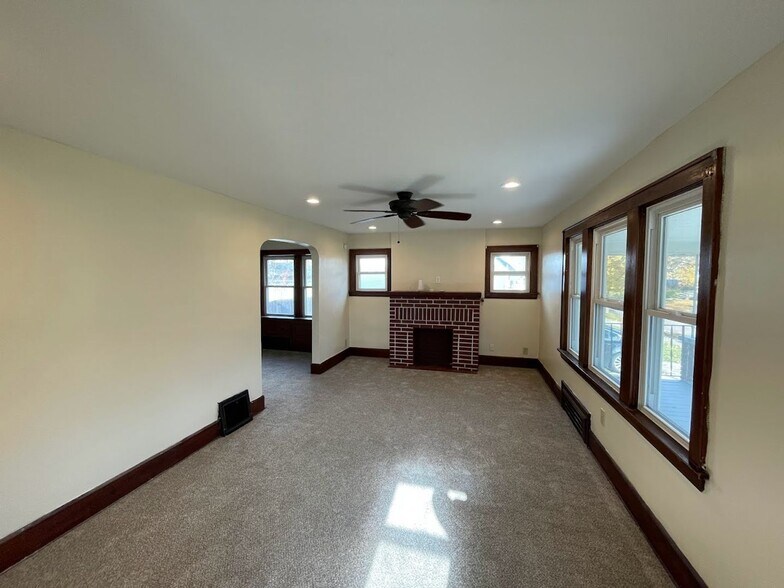 Building Photo - 1172 Tulip St
