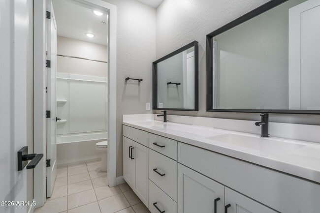 Building Photo - 14058 W Hubbell St