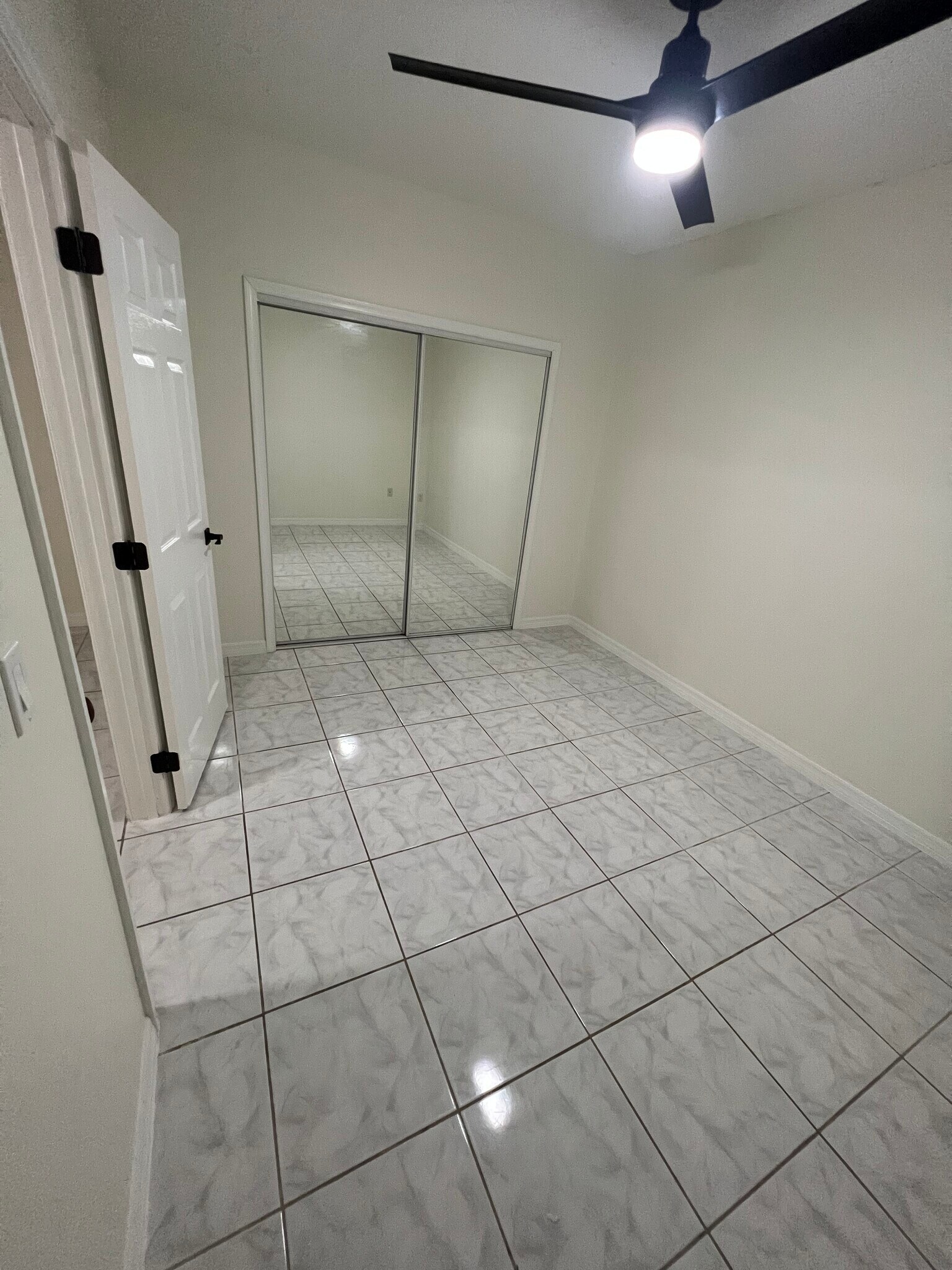 Building Photo - 890 SW 143rd Ave