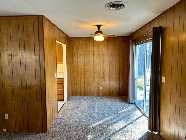 Building Photo - Wooded 2 bedroom cabin in nice neighborhood