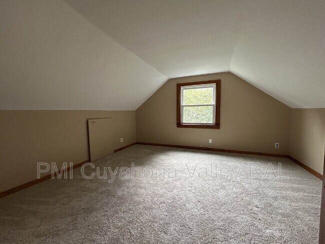 Building Photo - 2364 Suncrest Dr