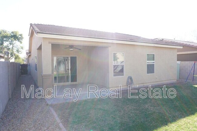 Building Photo - 826 W Harvest Rd