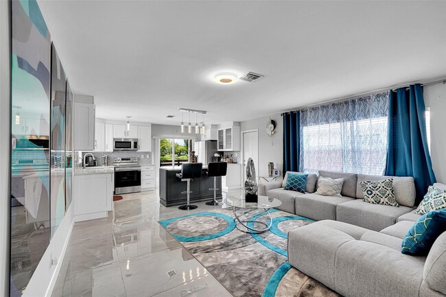 Building Photo - 7506 SW 7th Ct