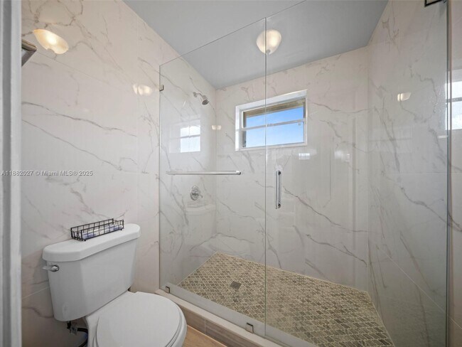 Building Photo - 9908 SW 117th Pl