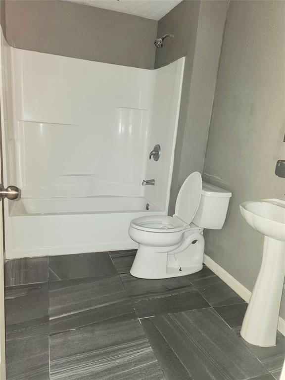 Building Photo - 1347 Greenoak Dr