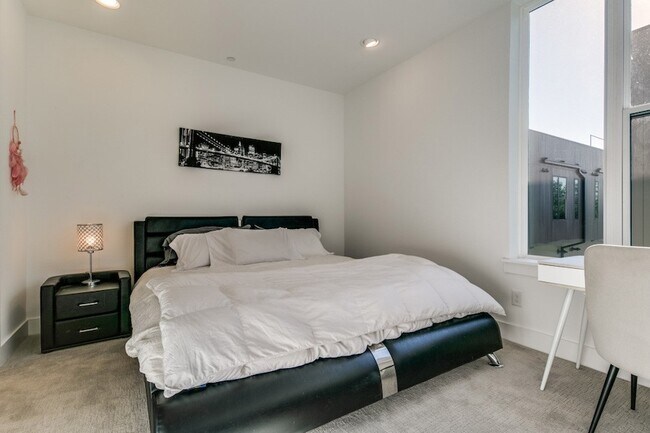Building Photo - 345 Mathey Ct
