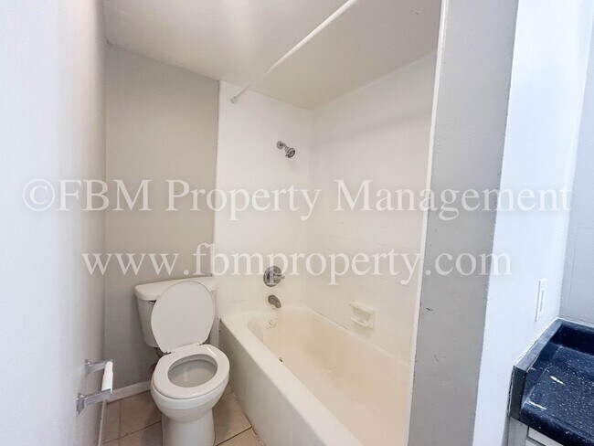 Building Photo - 407 N Preston St