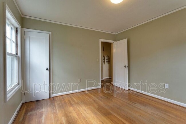 Building Photo - 1644 N Willamette Blvd
