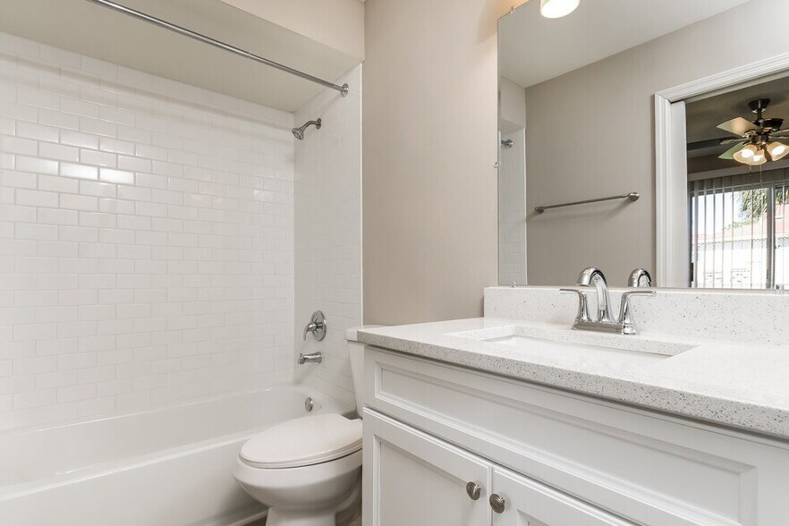 Building Photo - 16 Las Brisas Way