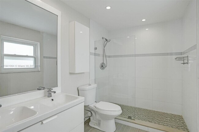 Building Photo - 7425 Silver Woods Ct