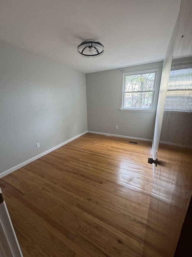 Building Photo - 10008 Jeanes St