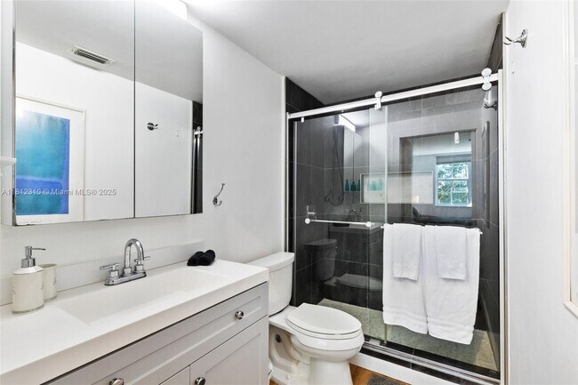 Building Photo - 19999 E Country Club Dr