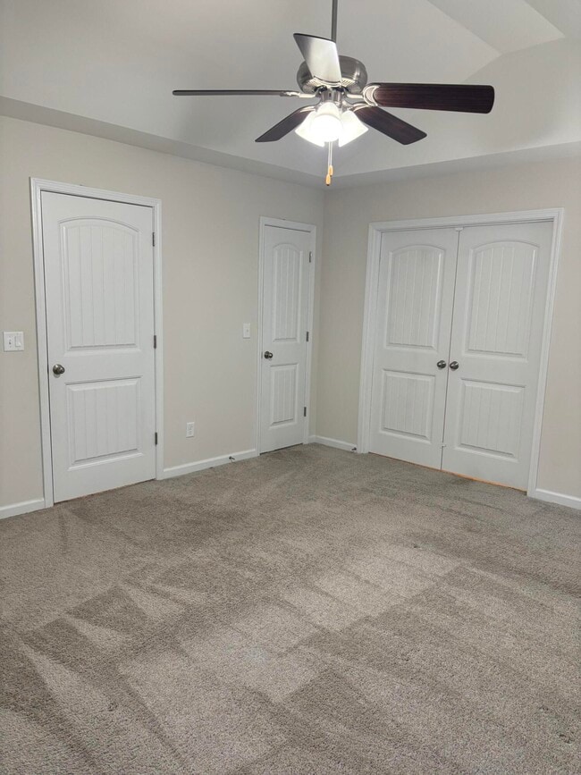 Building Photo - 335 Niblick Dr