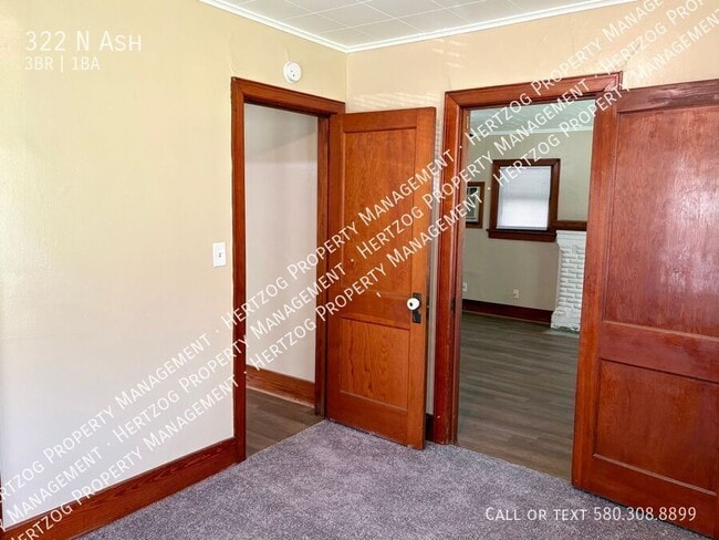 Building Photo - 322 N Ash-