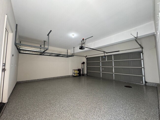 Building Photo - 5 Bedroom Canyon Hills home