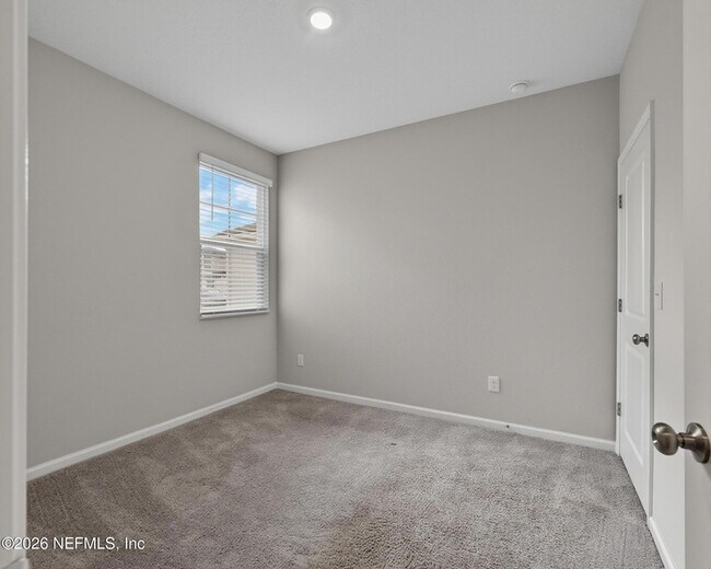 Building Photo - 14757 Cashew Ave