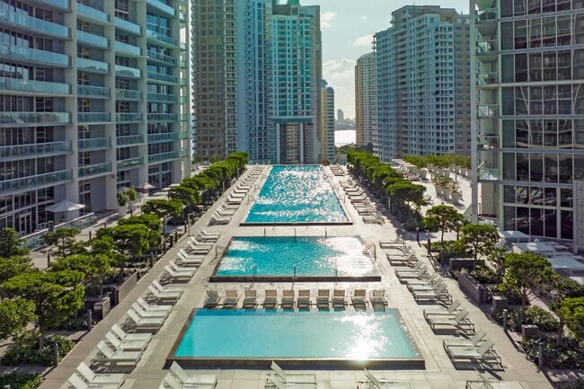 Building Photo - 495 Brickell Ave