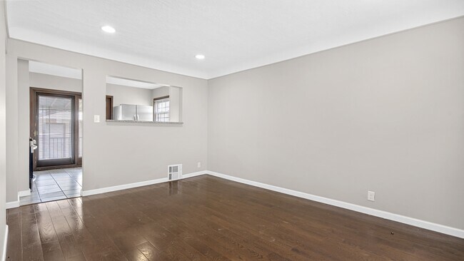 Building Photo - 2162 Champaign Rd