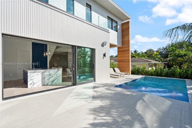 Building Photo - 9132 Dickens Ave