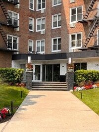 Building Photo - 350 Richmond Ter