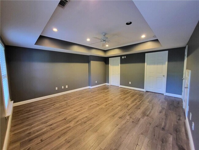 Building Photo - 1155 Davis Pl NW